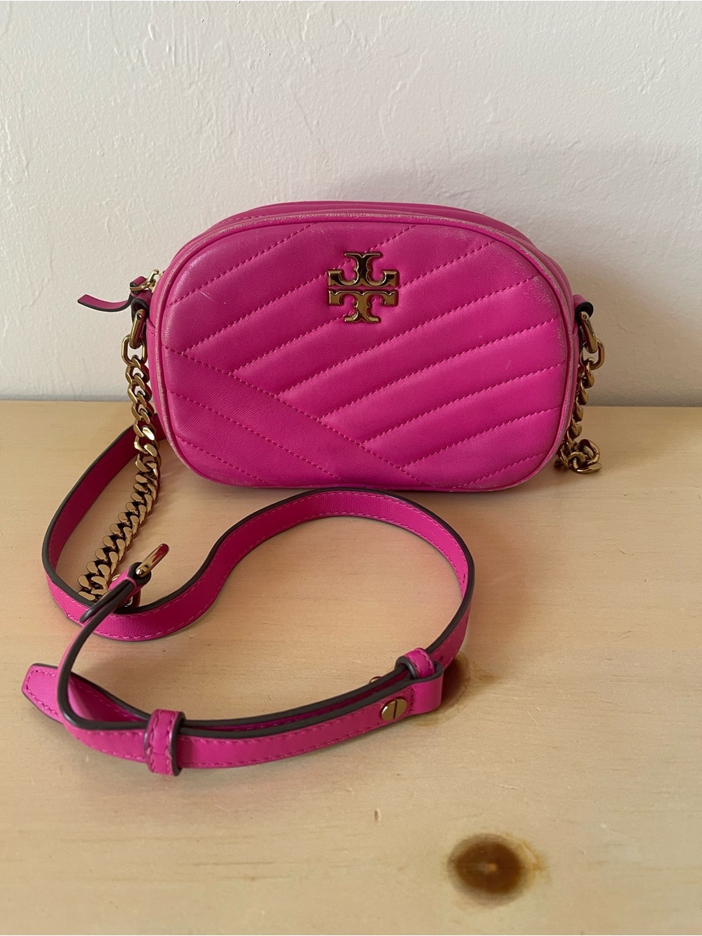 Tory Burch Kira Quilted Camera Bag โ Hot Pink